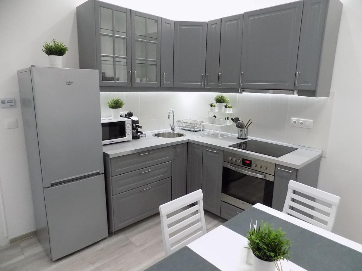 A10 Alkotmany B Apartment Будапеща Екстериор снимка